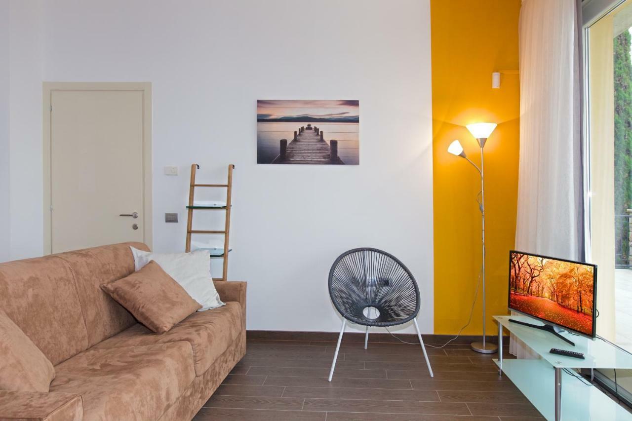 Residence Virgilio Тосколано Мадерно Екстериор снимка